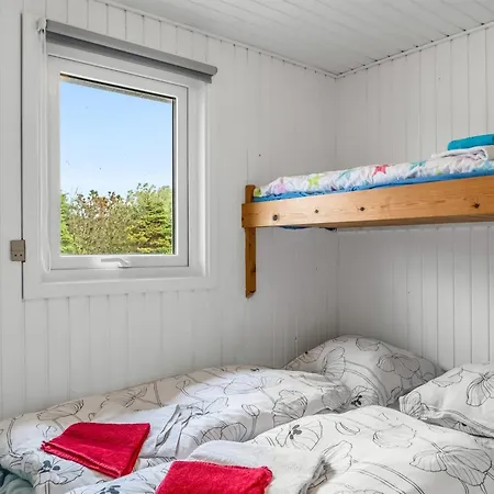 Reeta - 450m From The Sea By Interhome Nyaraló